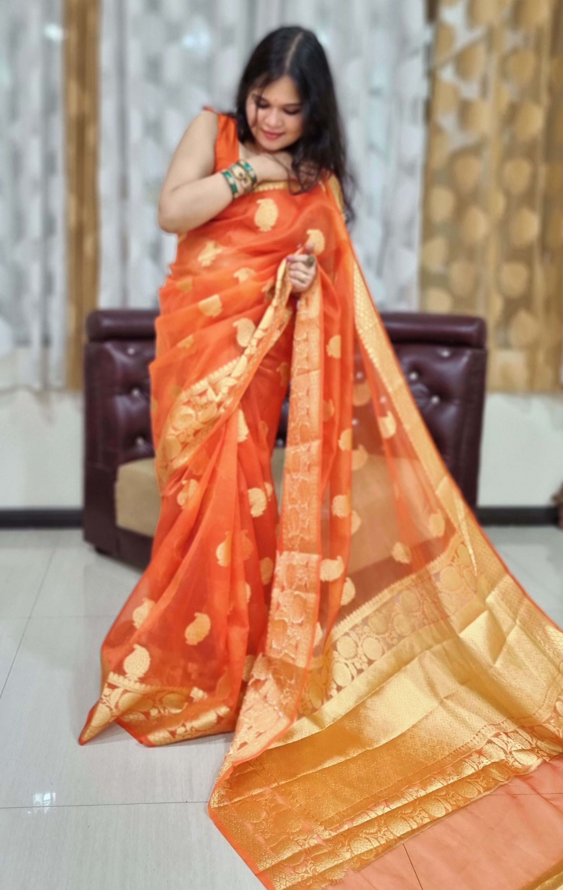 बनारसी ऑर्गेंज़ा नारंगी और सुनहरा