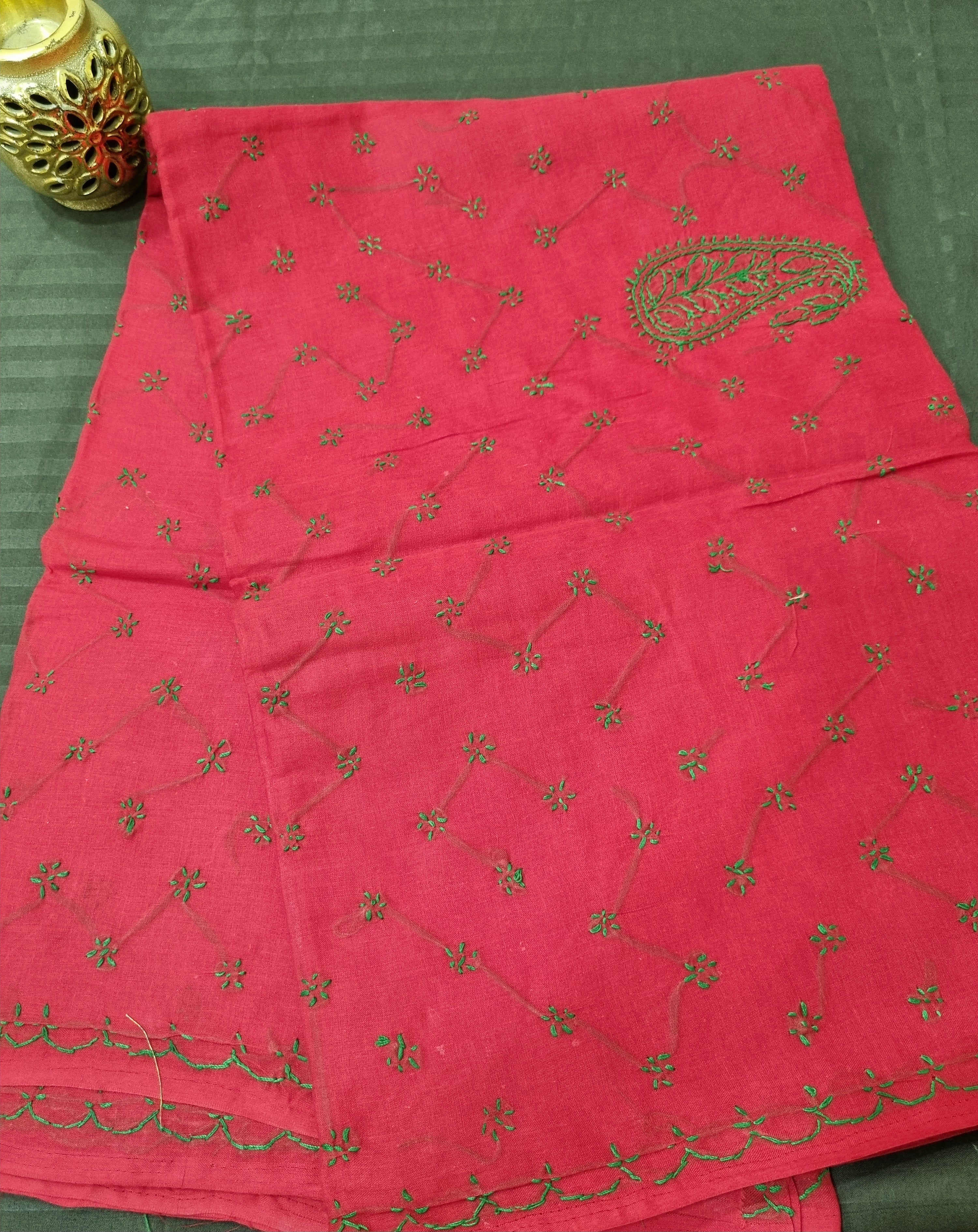 कॉटन चिकनकारी साड़ी