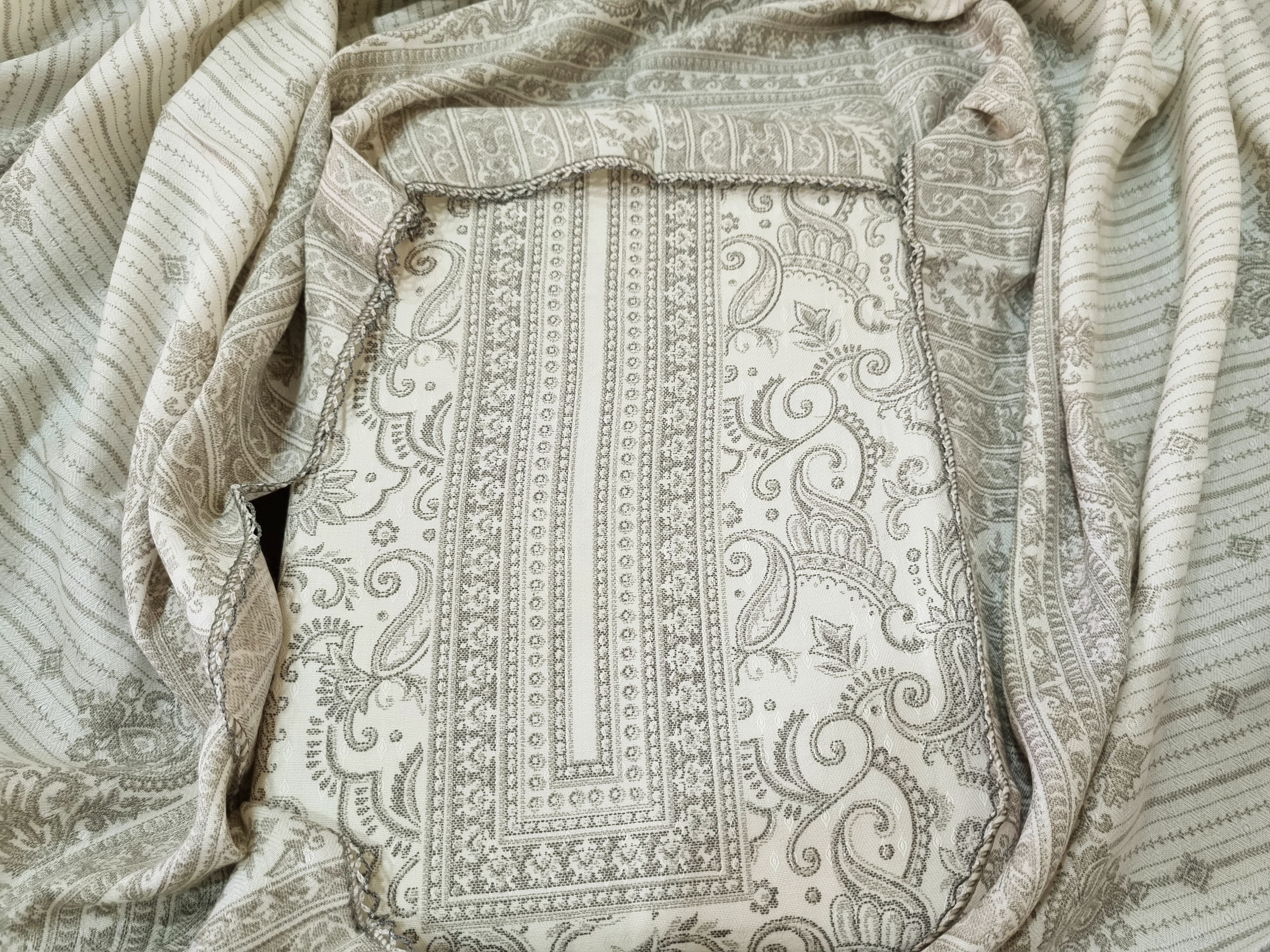 ऑफ व्हाइट और ग्रे पशमीना ड्रेस सामग्री 