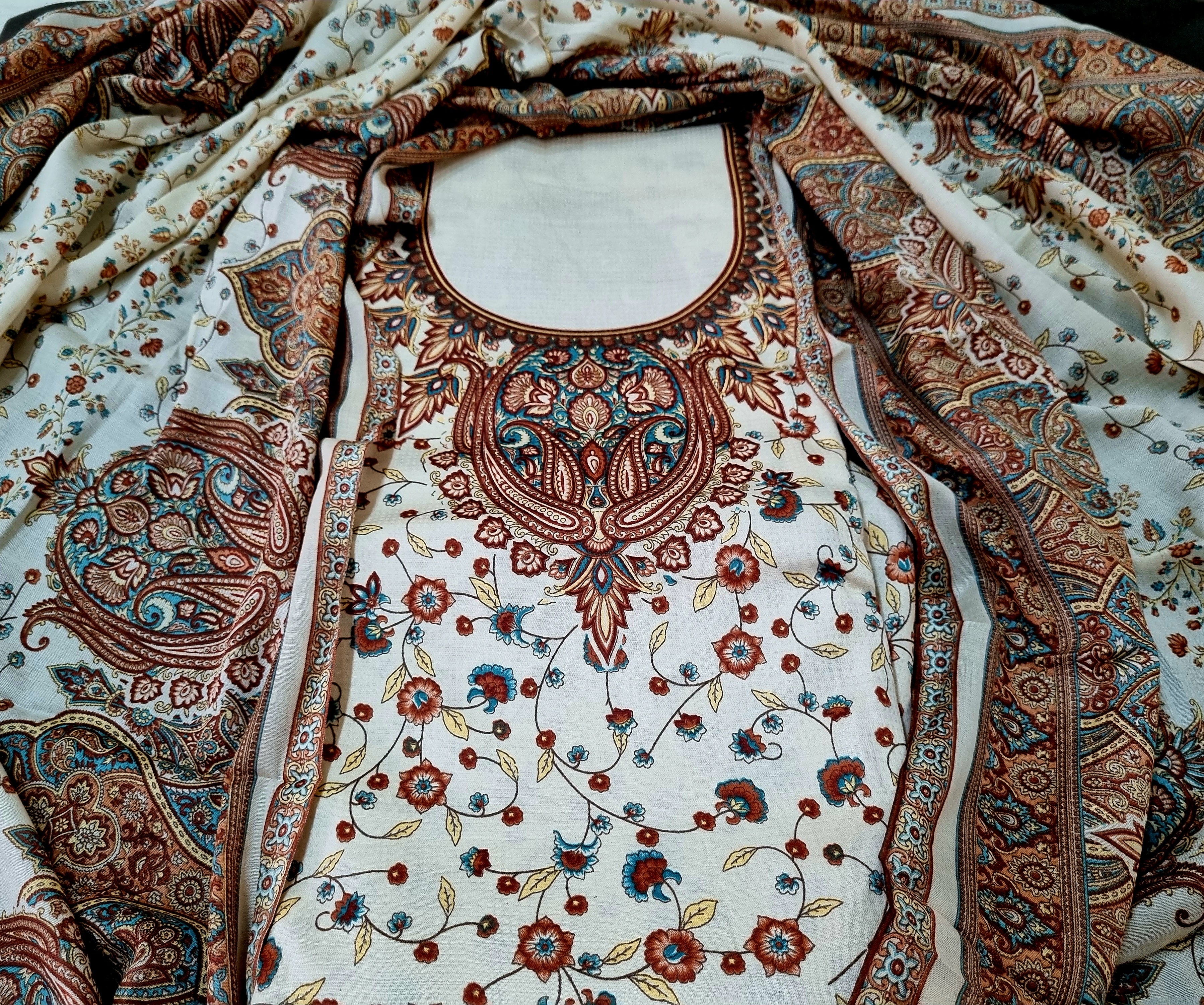 पीच बेज कराची प्रिंट ड्रेस सामग्री