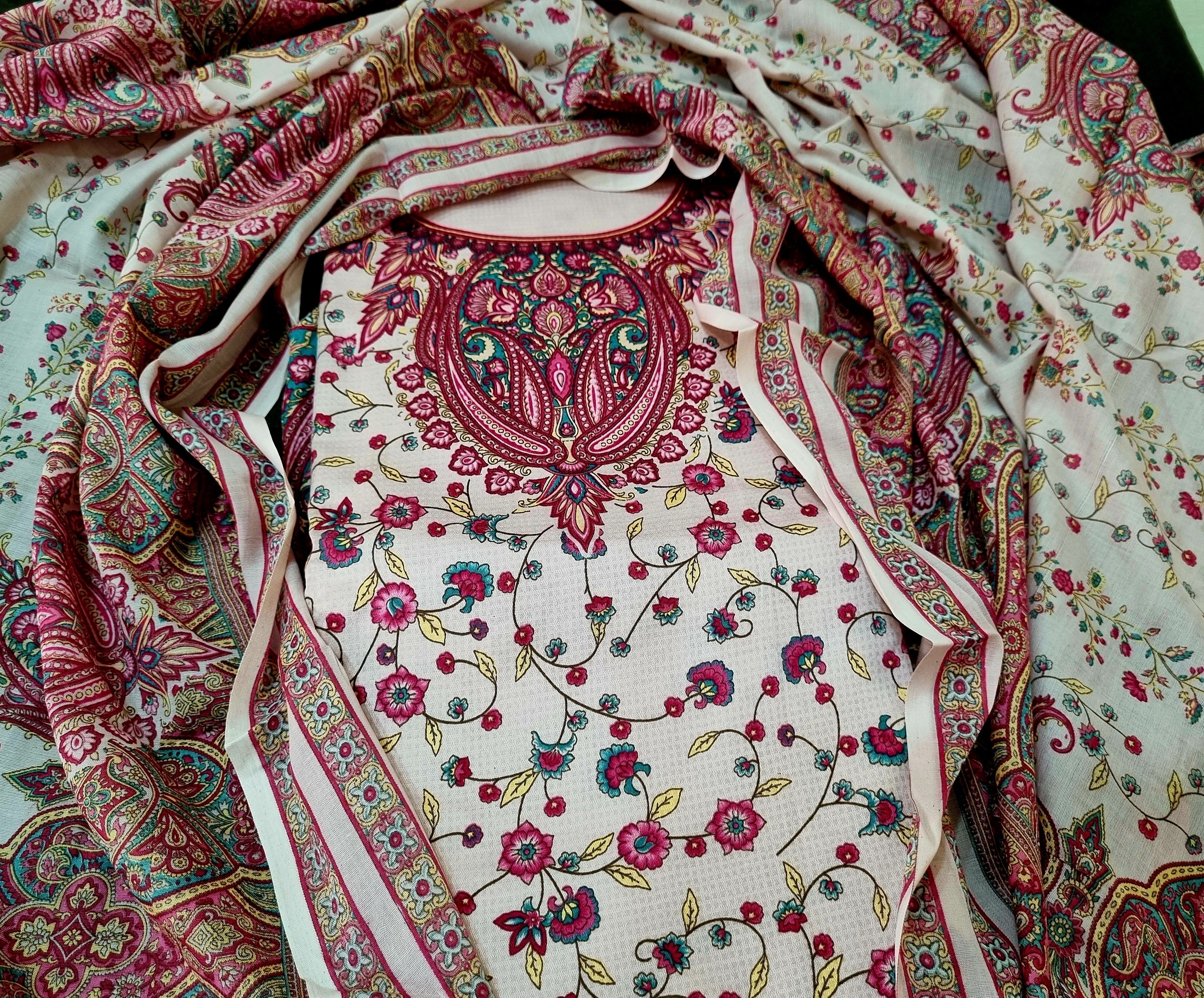 कराची प्रिंट ड्रेस सामग्री