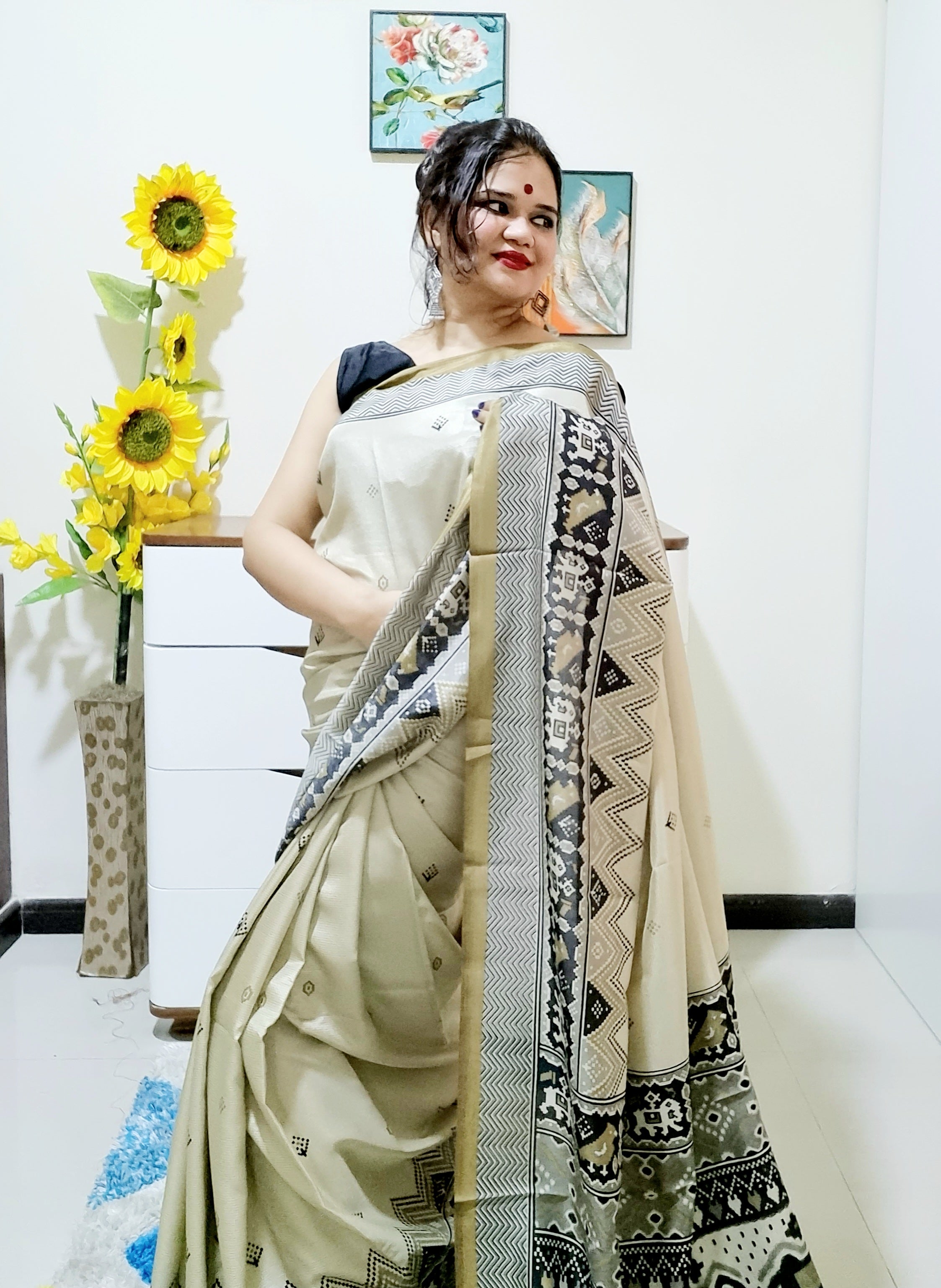 इक्कत प्रिंटेड क्रेप सिल्क साड़ी