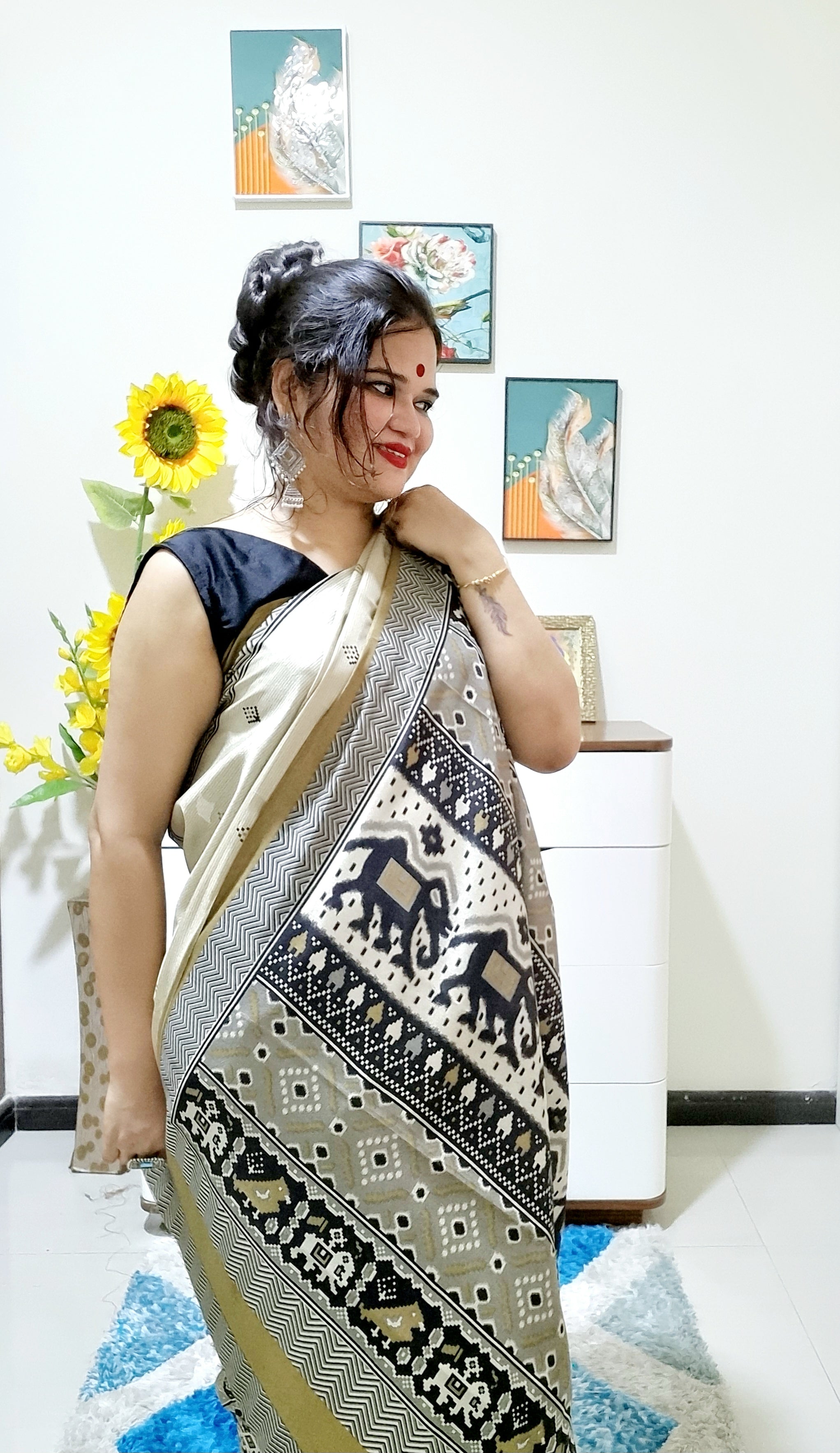 इक्कत प्रिंटेड क्रेप सिल्क साड़ी