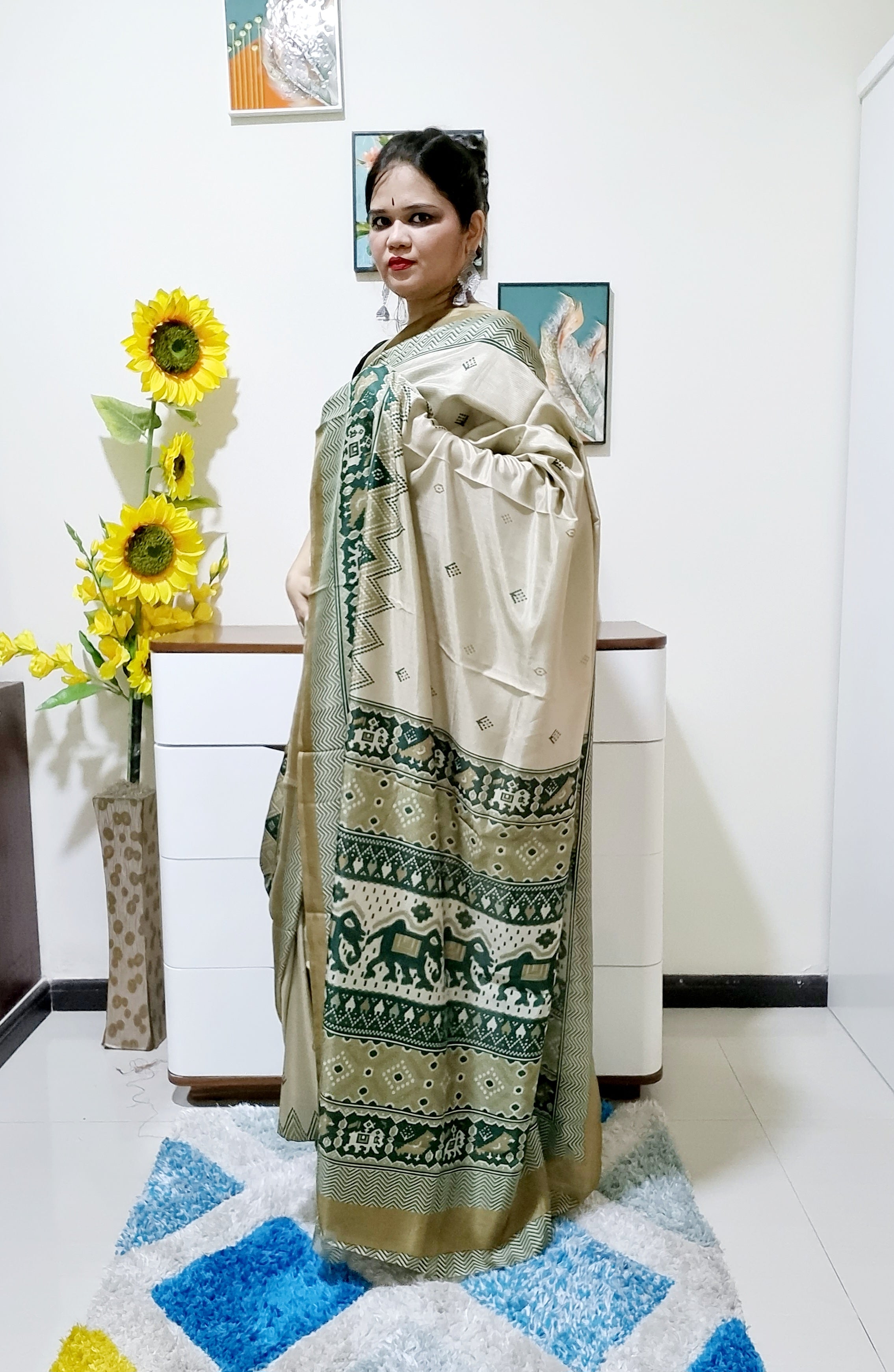 इक्कत प्रिंटेड क्रेप सिल्क साड़ी