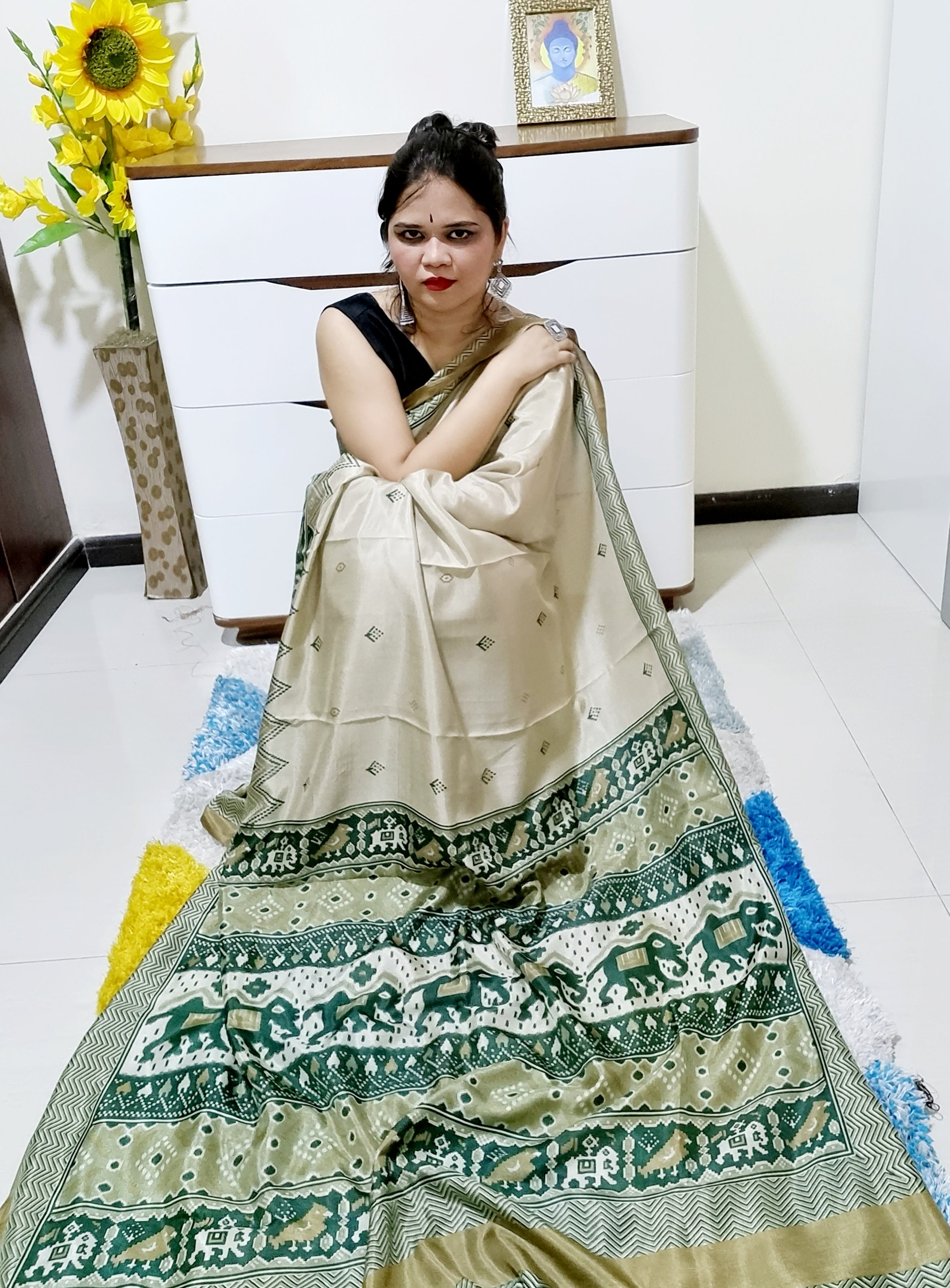 इक्कत प्रिंटेड क्रेप सिल्क साड़ी