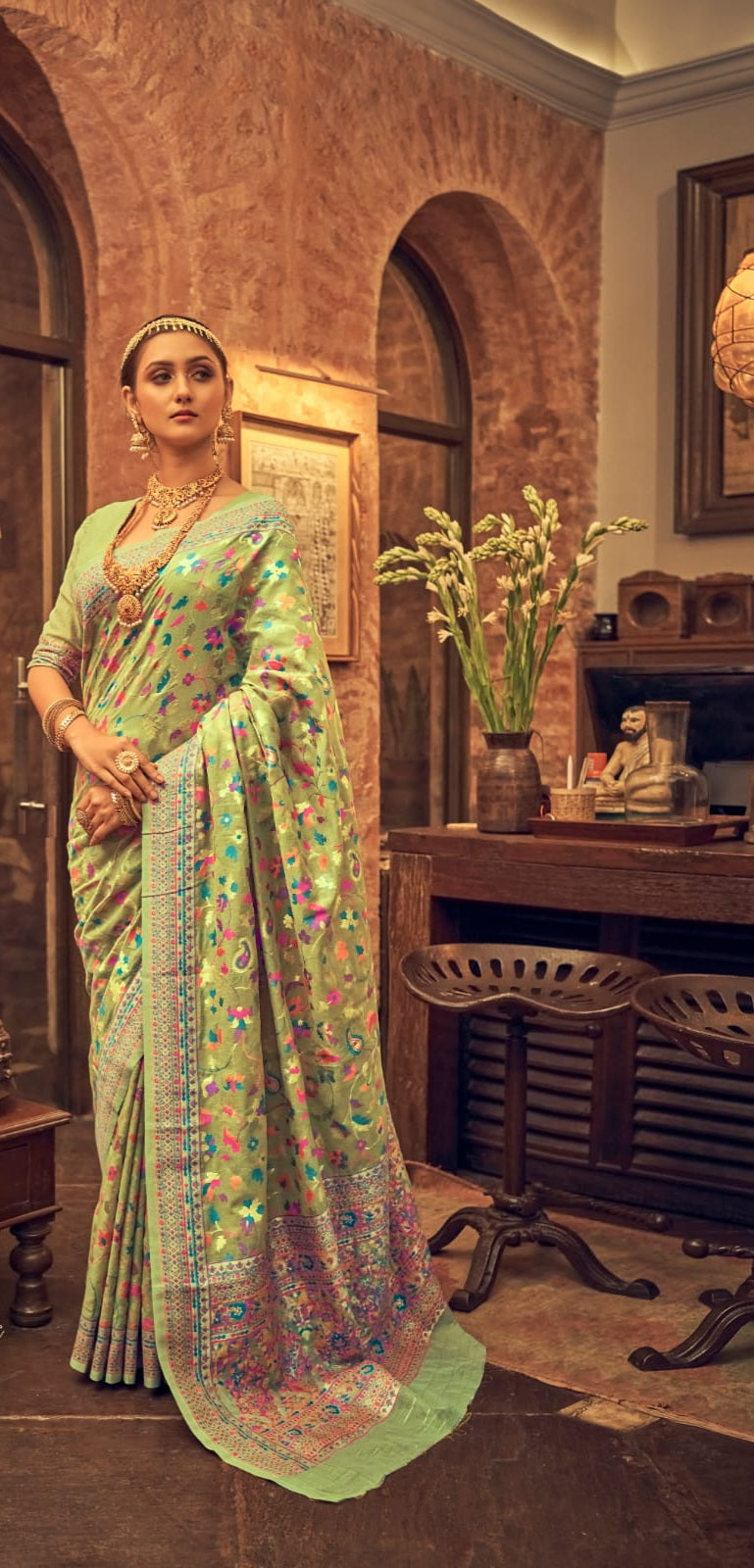 कानी बुनाई कश्मीरी सिल्क साड़ी