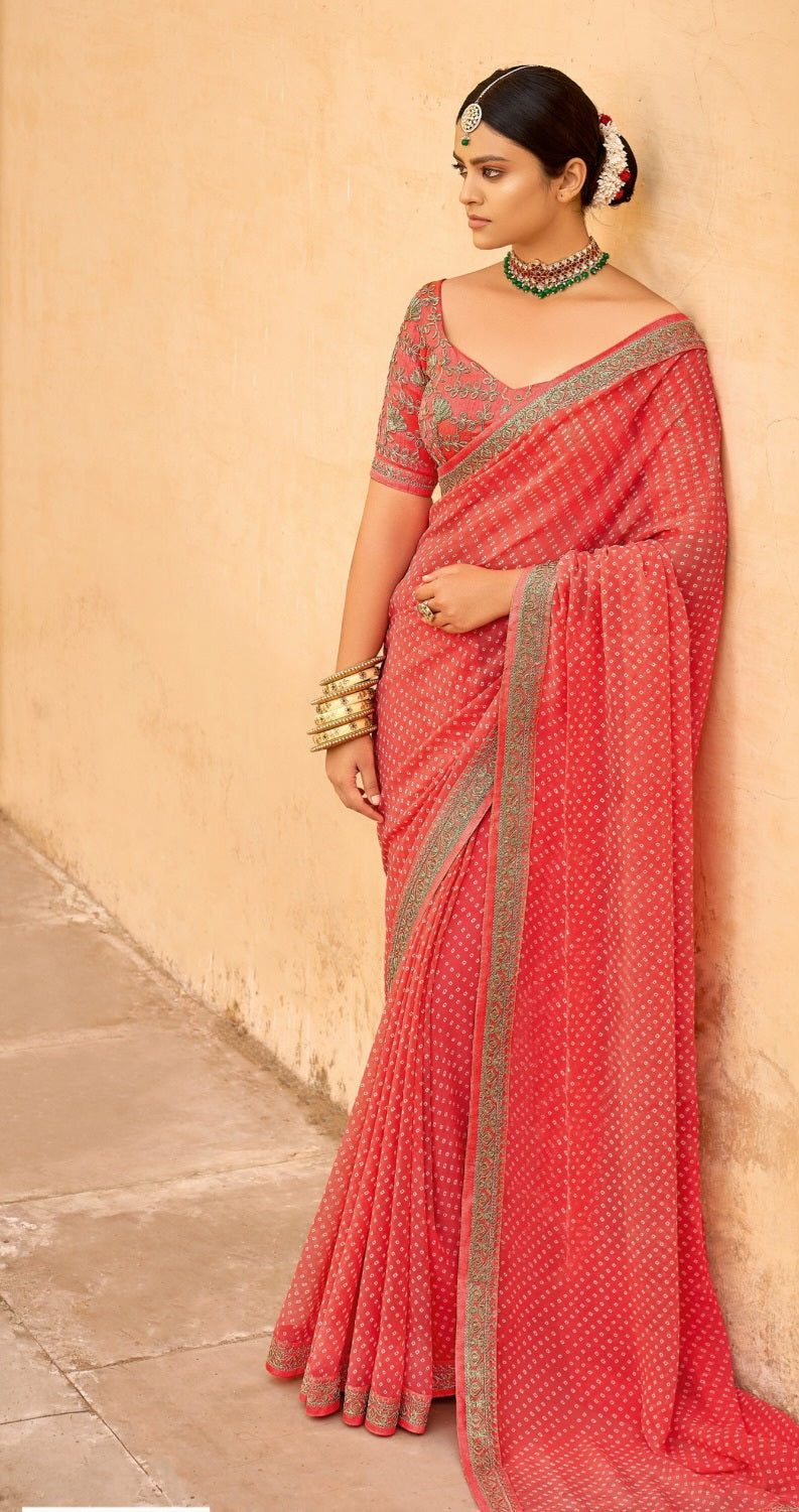 डिज़ाइनर ब्लाउज के साथ प्रिंटेड बंधनी