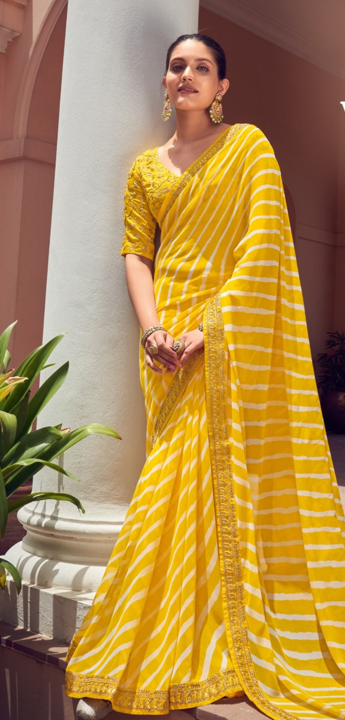 डिज़ाइनर ब्लाउज के साथ प्रिंटेड लहरिया