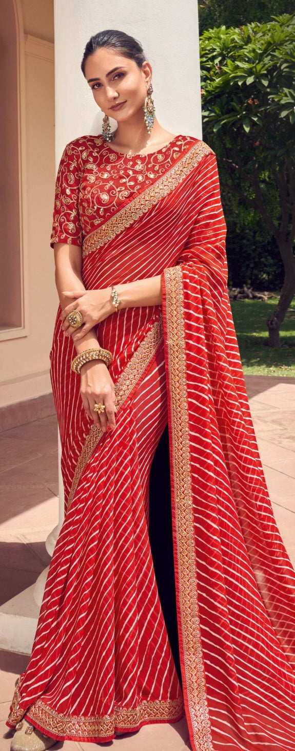 डिज़ाइनर ब्लाउज के साथ प्रिंटेड लहरिया