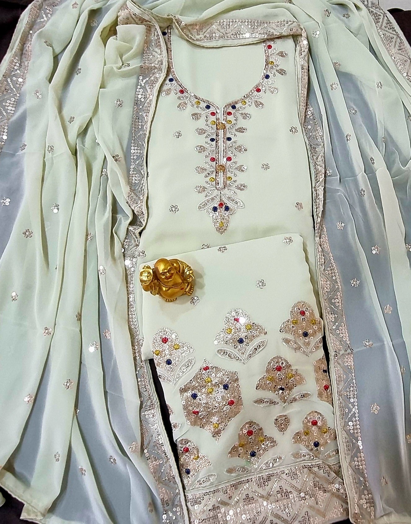 पिस्ता हरा शुद्ध जॉर्जेट सीक्वेंस वर्क ड्रेस मटीरियल