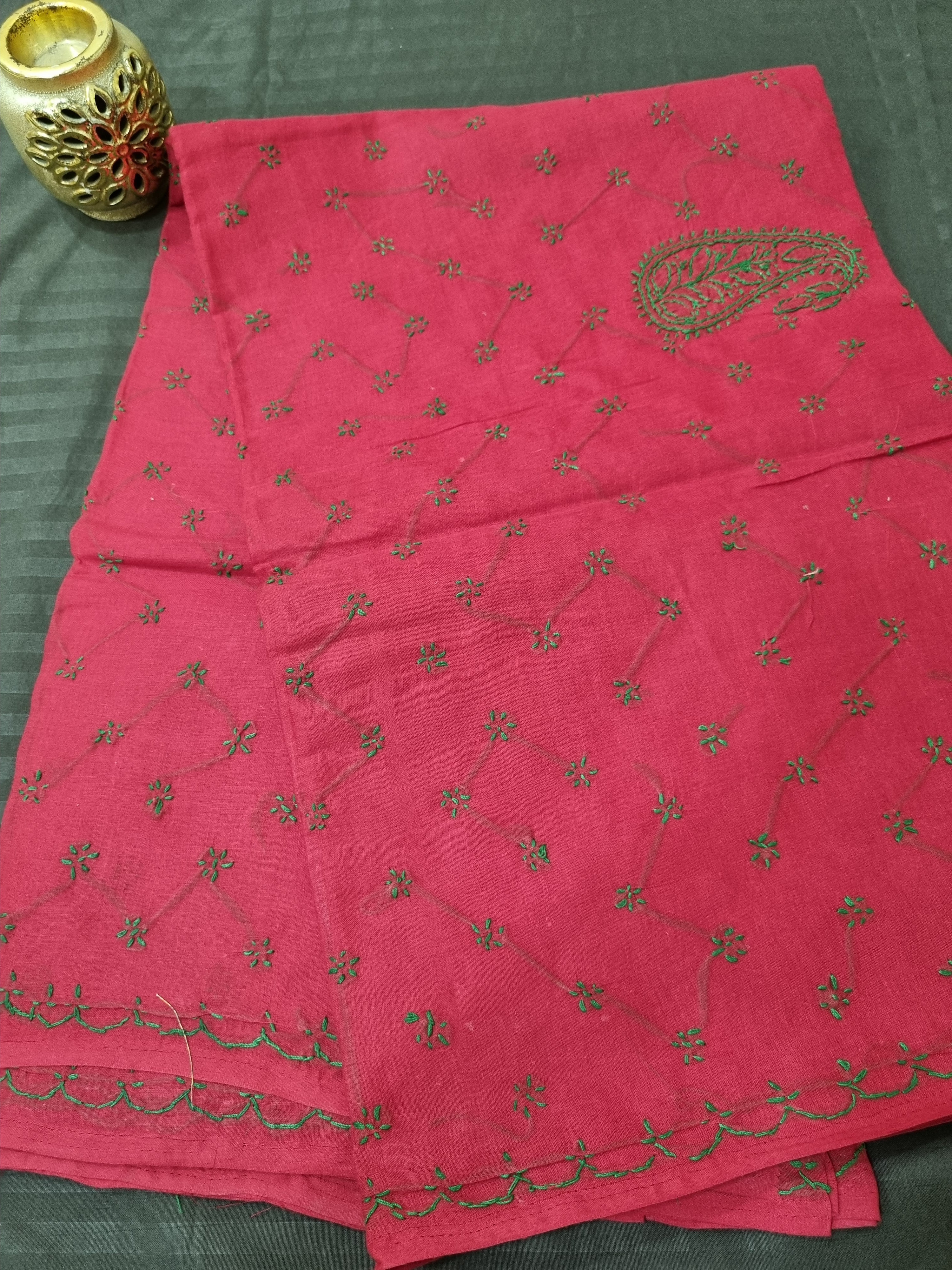 कॉटन चिकनकारी साड़ी