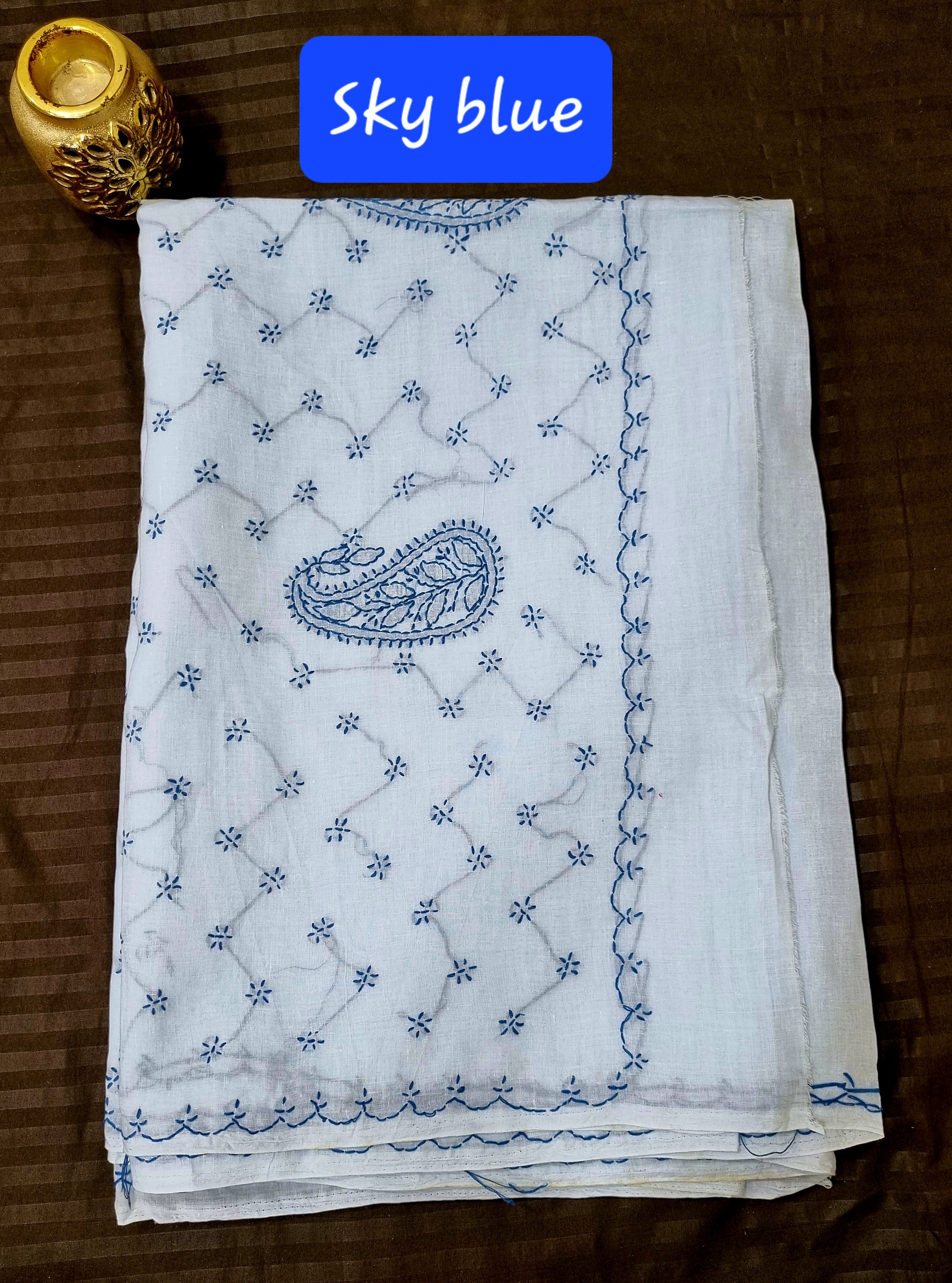 कॉटन चिकनकारी साड़ी