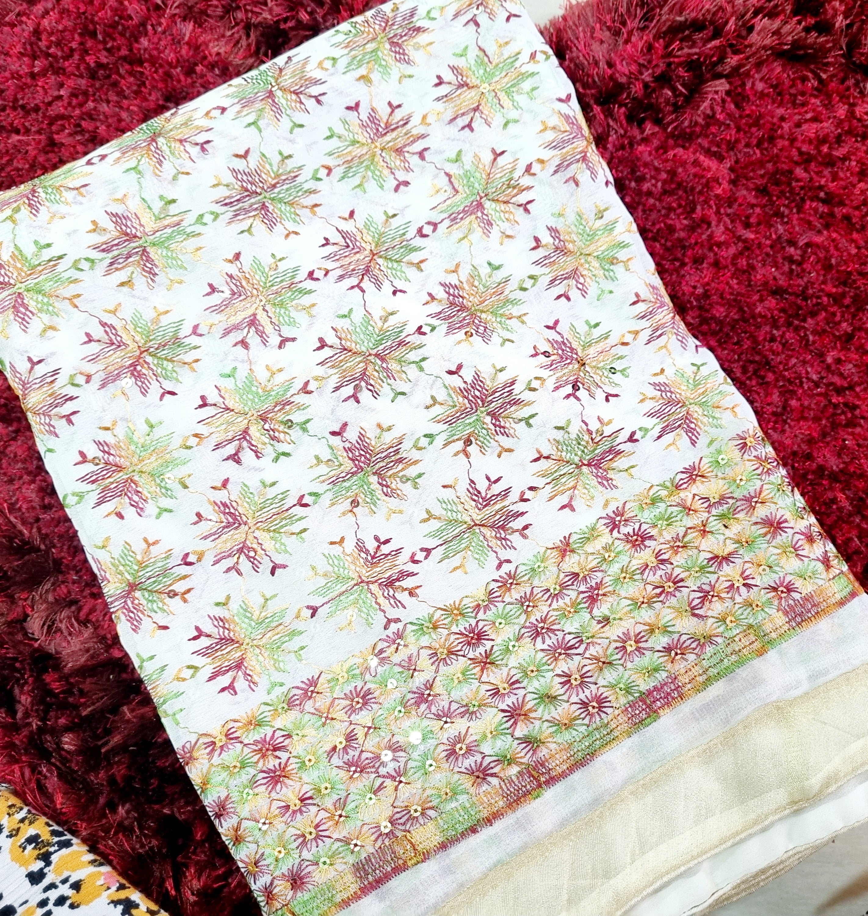 सफेद मल्टीकलर थ्रेड वर्क फुलकारी